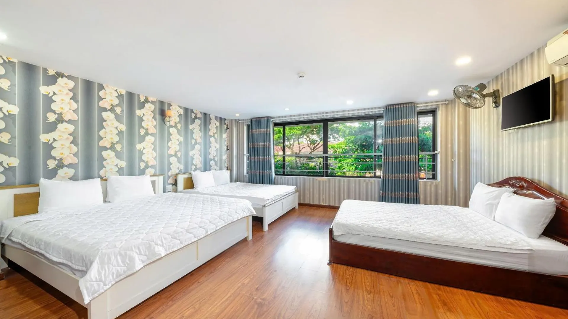 Hang Nga Hotel Nha Trang 2*,