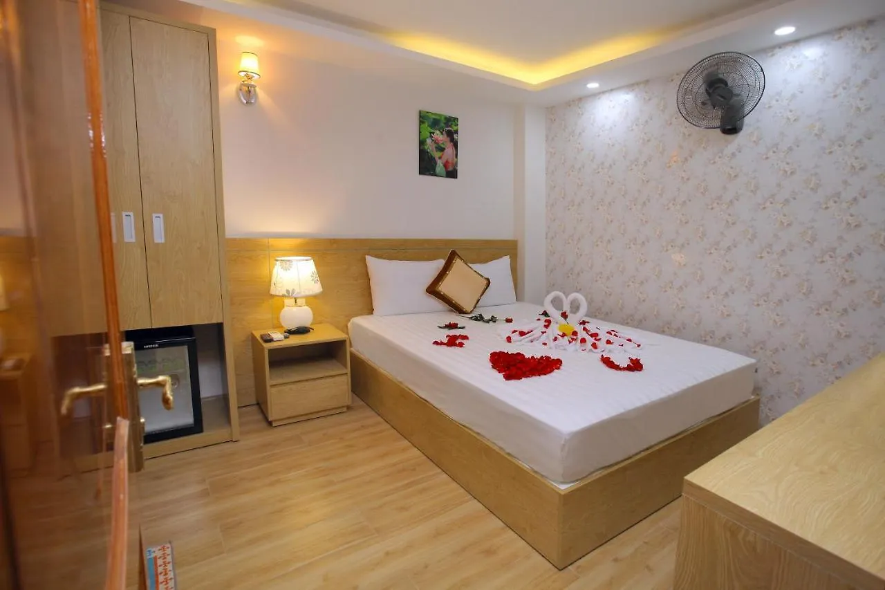 Hang Nga Hotel Nha Trang 2*,